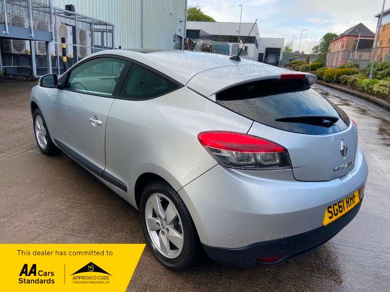 2011 RENAULT MEGANE 2011 RENAULT MEGANE