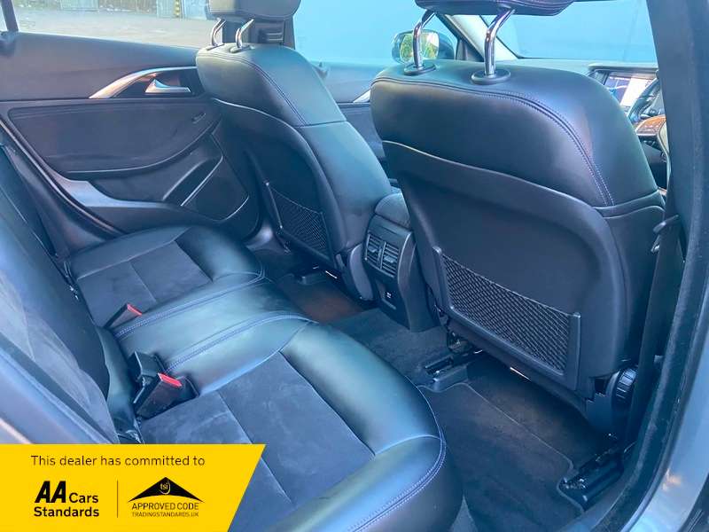 2017 INFINITI Q30 2017 INFINITI Q30