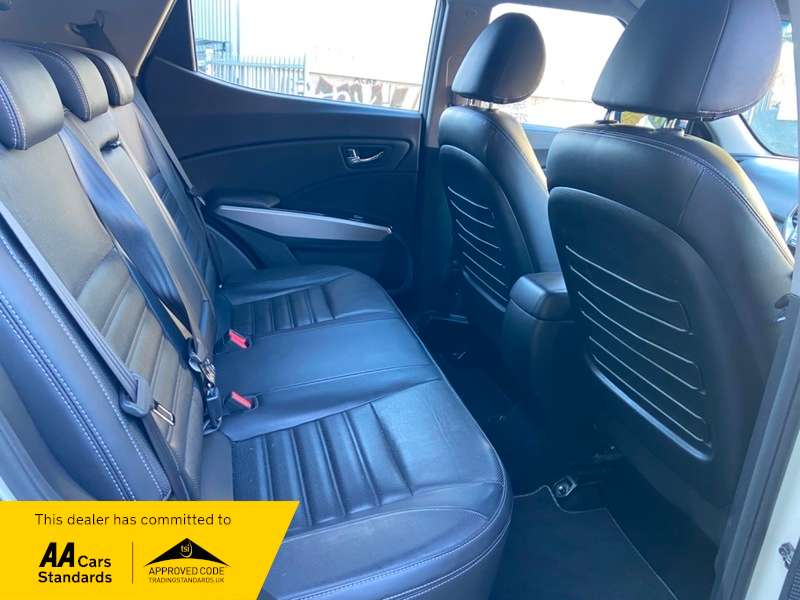 2015 SSANGYONG TIVOLI 2015 SSANGYONG TIVOLI