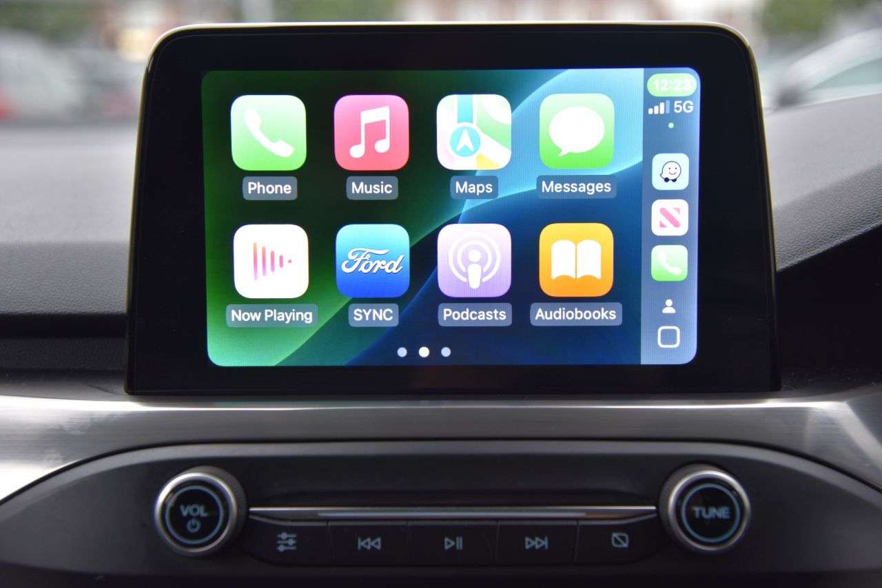 A 2020 FORD FOCUS 1.0T EcoBoost Titanium Hatchback 5dr Petrol Manual Euro 6 (s/s) (125 ps) 2 A 2020 FORD FOCUS 1.0T EcoBoost Titanium Hatchback 5dr Petrol Manual Euro 6 (s/s) (125 ps) 2