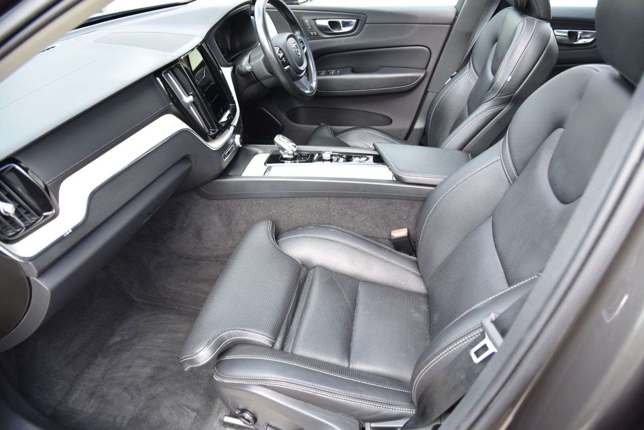 2021 VOLVO XC60 2021 VOLVO XC60