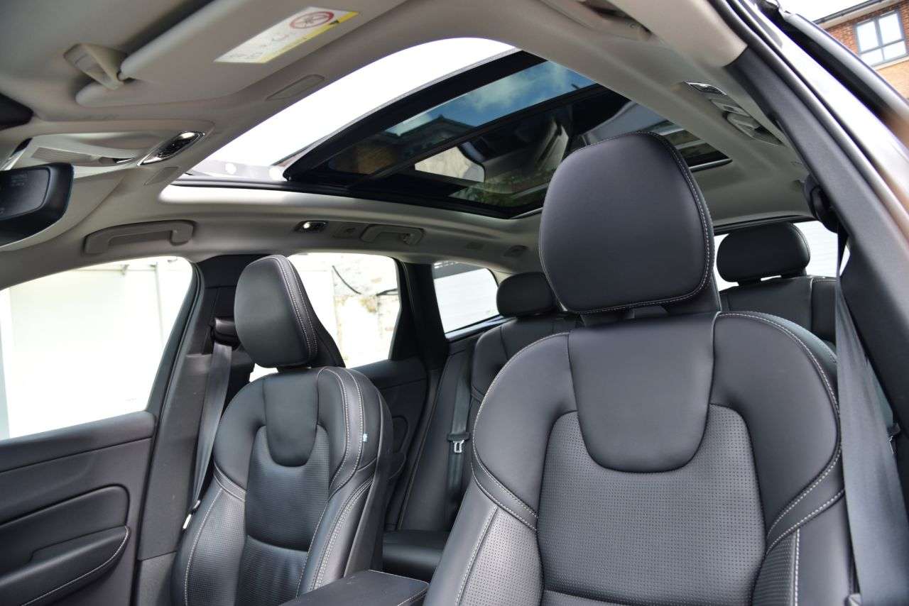 2021 VOLVO XC60 2021 VOLVO XC60