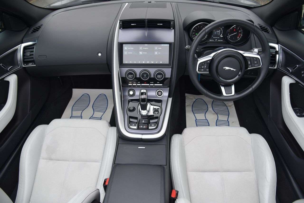 A 2019 JAGUAR F-TYPE 3.0 V6 GPF Convertible 2dr Petrol Auto Euro 6 (s/s) (340 ps) SATNAV | CAMER A 2019 JAGUAR F-TYPE 3.0 V6 GPF Convertible 2dr Petrol Auto Euro 6 (s/s) (340 ps) SATNAV | CAMER