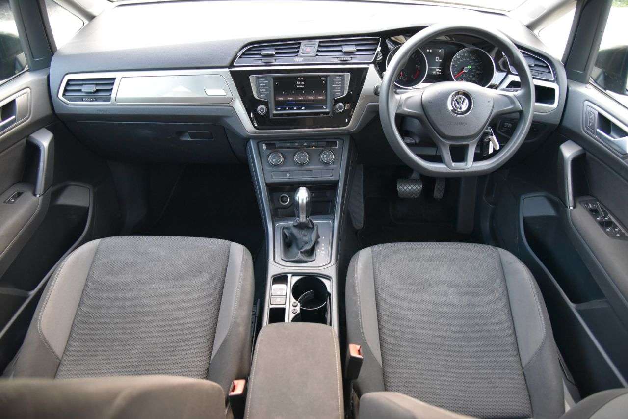 A 2016 VOLKSWAGEN TOURAN 1.6 TDI BlueMotion Tech S MPV 5dr Diesel DSG Euro 6 (s/s) (115 ps) 1 FORMER A 2016 VOLKSWAGEN TOURAN 1.6 TDI BlueMotion Tech S MPV 5dr Diesel DSG Euro 6 (s/s) (115 ps) 1 FORMER