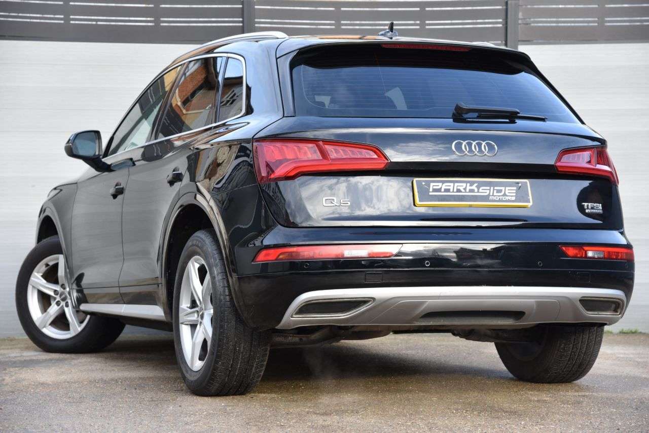 A 2017 AUDI Q5 2.0 TFSI Sport SUV 5dr Petrol S Tronic quattro Euro 6 (s/s) (252 ps) PARK A A 2017 AUDI Q5 2.0 TFSI Sport SUV 5dr Petrol S Tronic quattro Euro 6 (s/s) (252 ps) PARK A