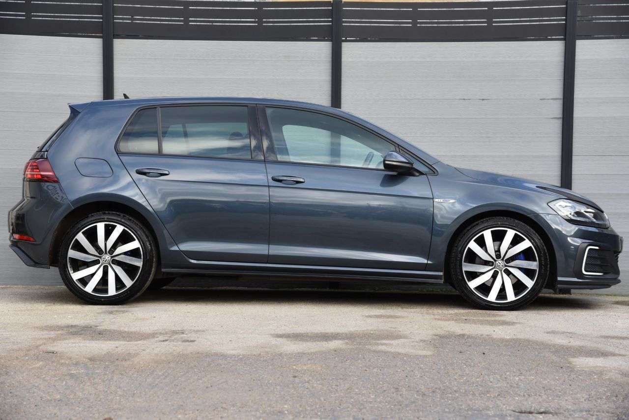 2017 VOLKSWAGEN GOLF 2017 VOLKSWAGEN GOLF
