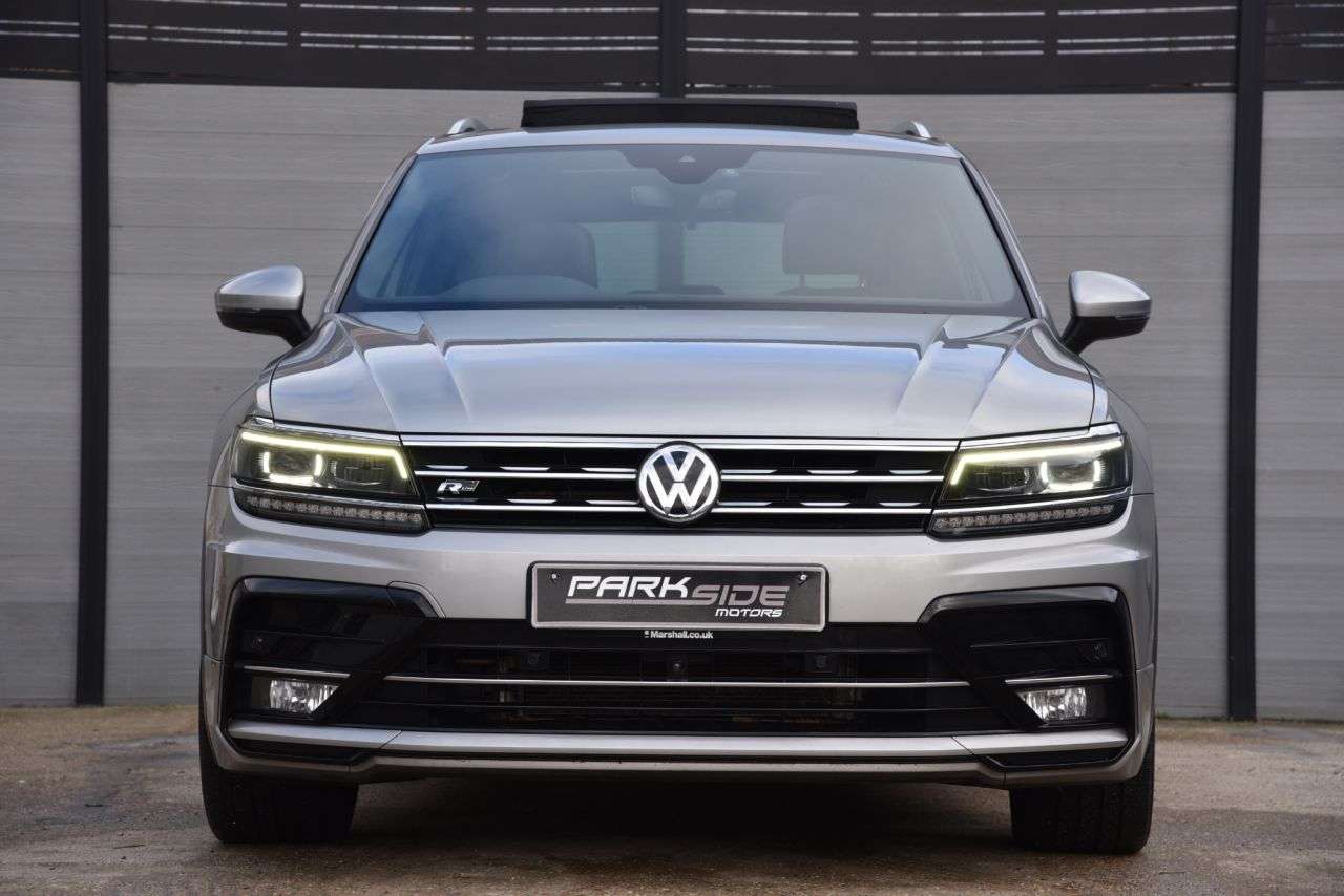 A 2019 VOLKSWAGEN TIGUAN 2.0 TDI R-Line Tech SUV 5dr Diesel DSG 4Motion Euro 6 (s/s) (190 ps) DIGITA A 2019 VOLKSWAGEN TIGUAN 2.0 TDI R-Line Tech SUV 5dr Diesel DSG 4Motion Euro 6 (s/s) (190 ps) DIGITA
