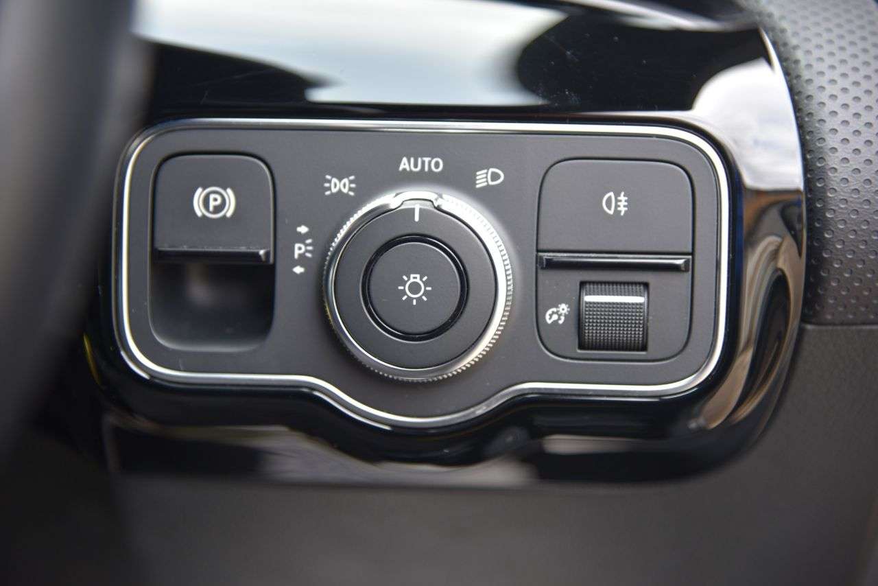 2018 MERCEDES-BENZ A-CLASS 2018 MERCEDES-BENZ A-CLASS