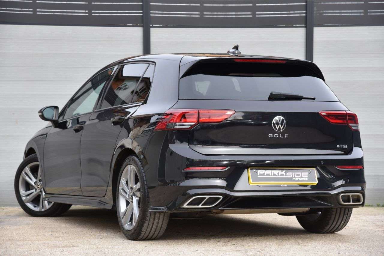 A 2021 VOLKSWAGEN GOLF 1.5 eTSI MHEV R-Line Hatchback 5dr Petrol Hybrid DSG Euro 6 (s/s) (150 ps) A 2021 VOLKSWAGEN GOLF 1.5 eTSI MHEV R-Line Hatchback 5dr Petrol Hybrid DSG Euro 6 (s/s) (150 ps)