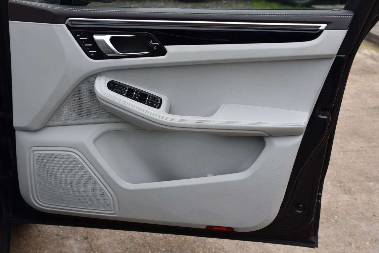 2019 PORSCHE MACAN 2019 PORSCHE MACAN