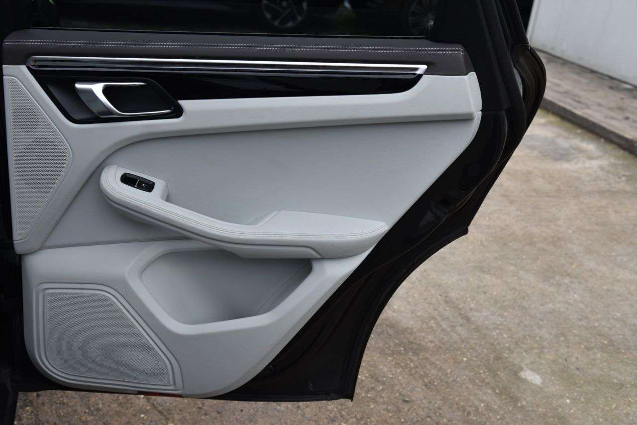 2019 PORSCHE MACAN 2019 PORSCHE MACAN