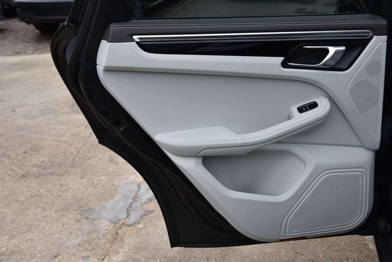 2019 PORSCHE MACAN 2019 PORSCHE MACAN