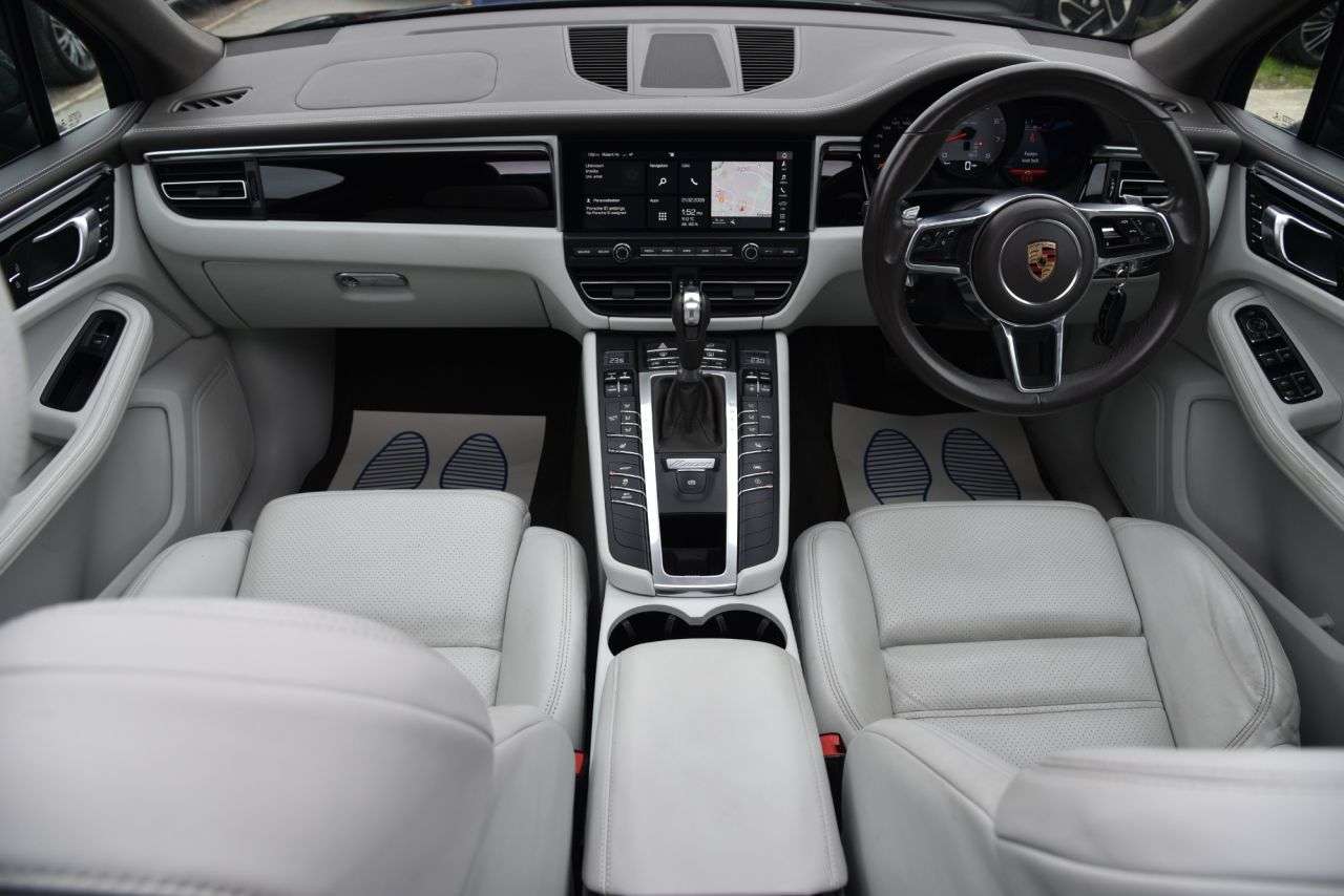 A 2019 PORSCHE MACAN 3.0T V6 S SUV 5dr Petrol PDK 4WD Euro 6 (s/s) (354 ps) FSH | WHITE LEATHER A 2019 PORSCHE MACAN 3.0T V6 S SUV 5dr Petrol PDK 4WD Euro 6 (s/s) (354 ps) FSH | WHITE LEATHER