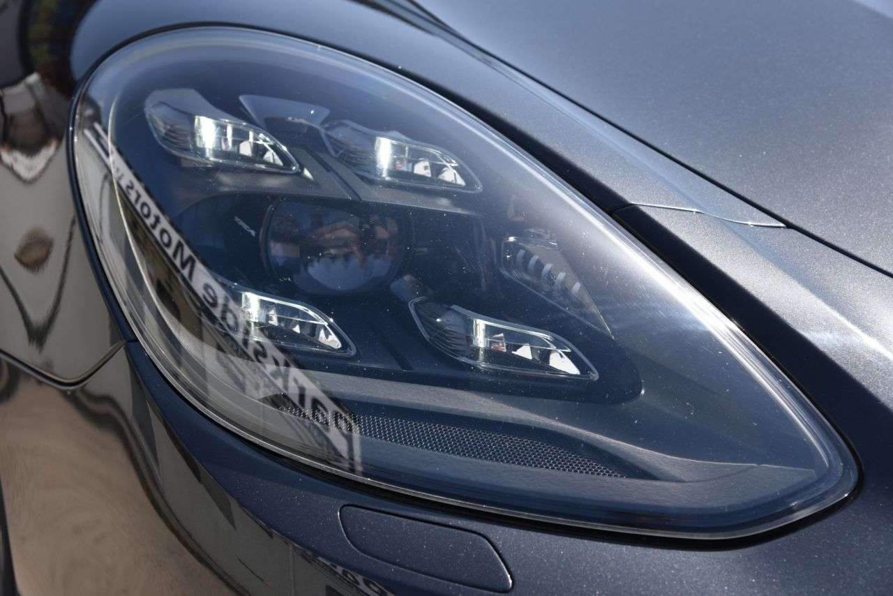 2017 PORSCHE PANAMERA 2017 PORSCHE PANAMERA