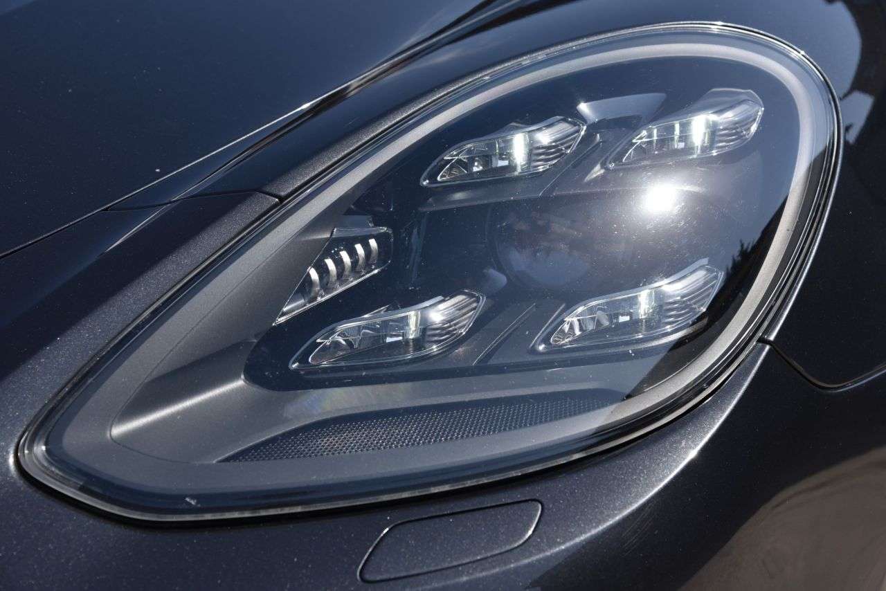2017 PORSCHE PANAMERA 2017 PORSCHE PANAMERA