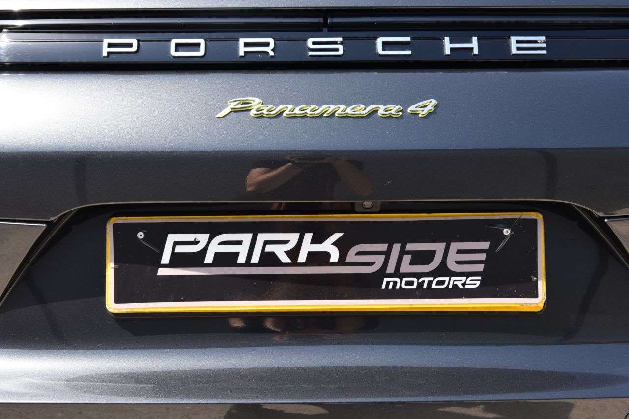 2017 PORSCHE PANAMERA 2017 PORSCHE PANAMERA