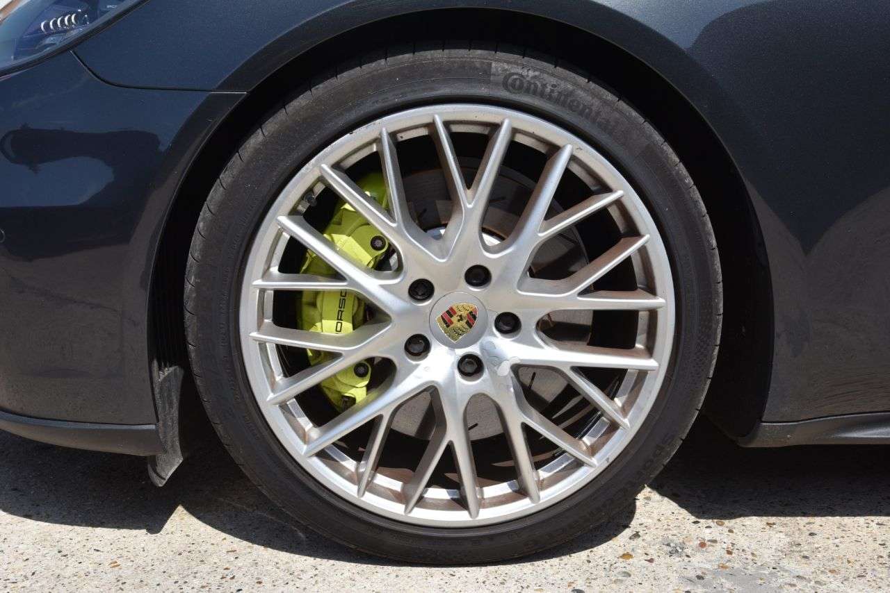 2017 PORSCHE PANAMERA 2017 PORSCHE PANAMERA