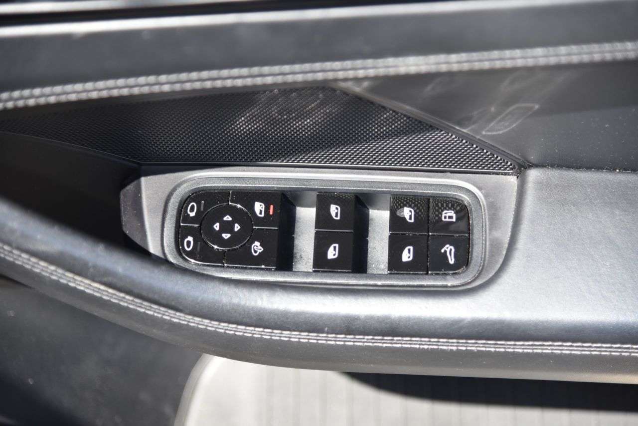 2017 PORSCHE PANAMERA 2017 PORSCHE PANAMERA