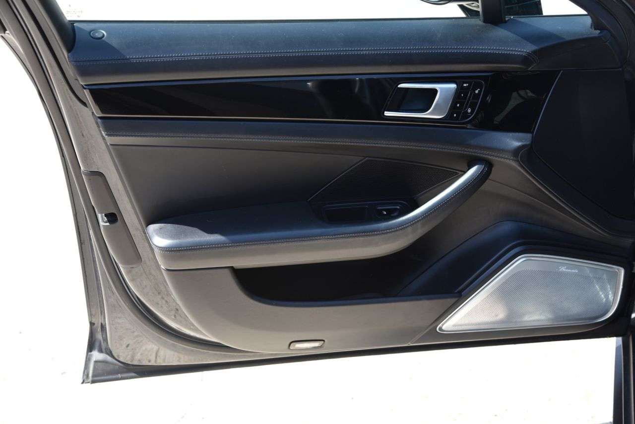 2017 PORSCHE PANAMERA 2017 PORSCHE PANAMERA