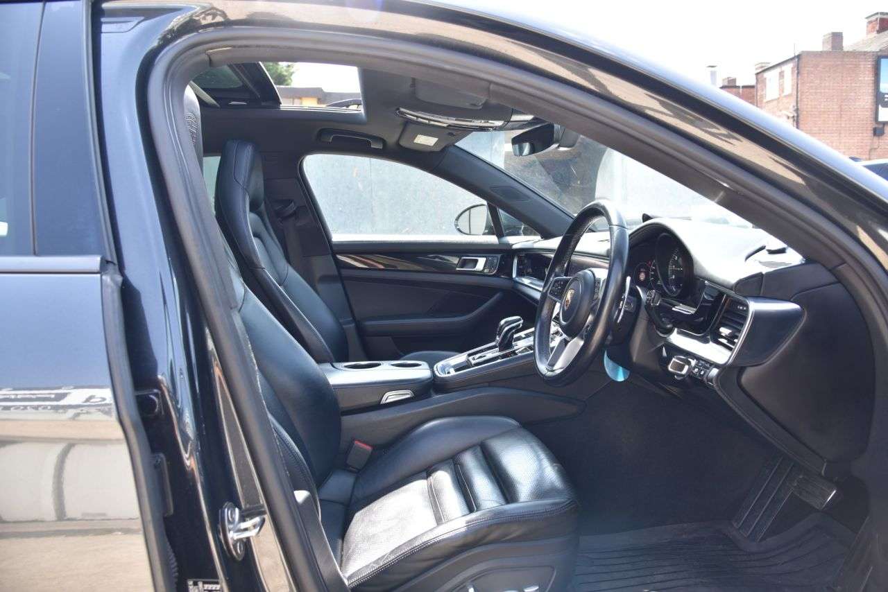 2017 PORSCHE PANAMERA 2017 PORSCHE PANAMERA