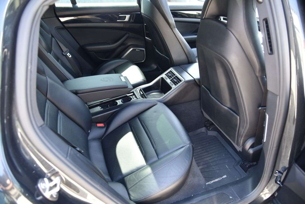 2017 PORSCHE PANAMERA 2017 PORSCHE PANAMERA