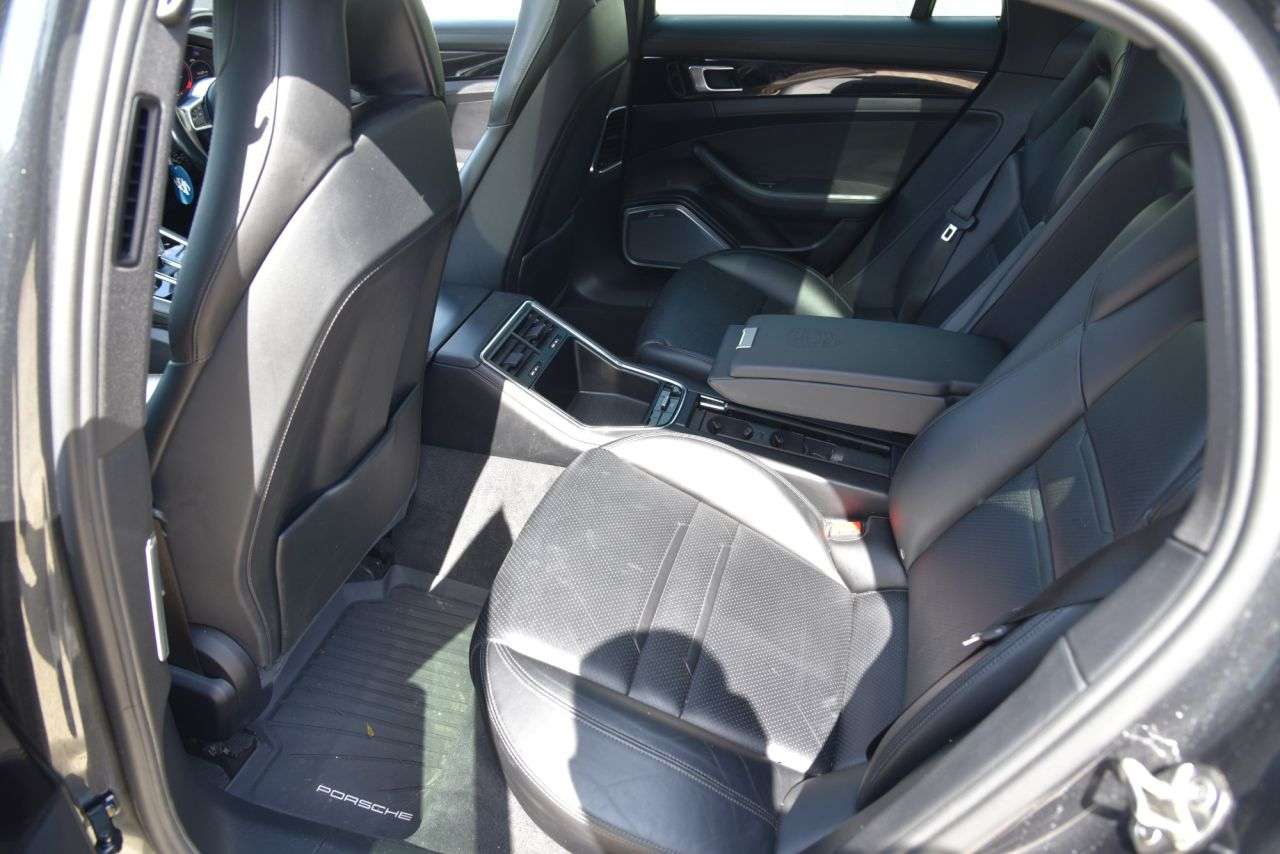 2017 PORSCHE PANAMERA 2017 PORSCHE PANAMERA