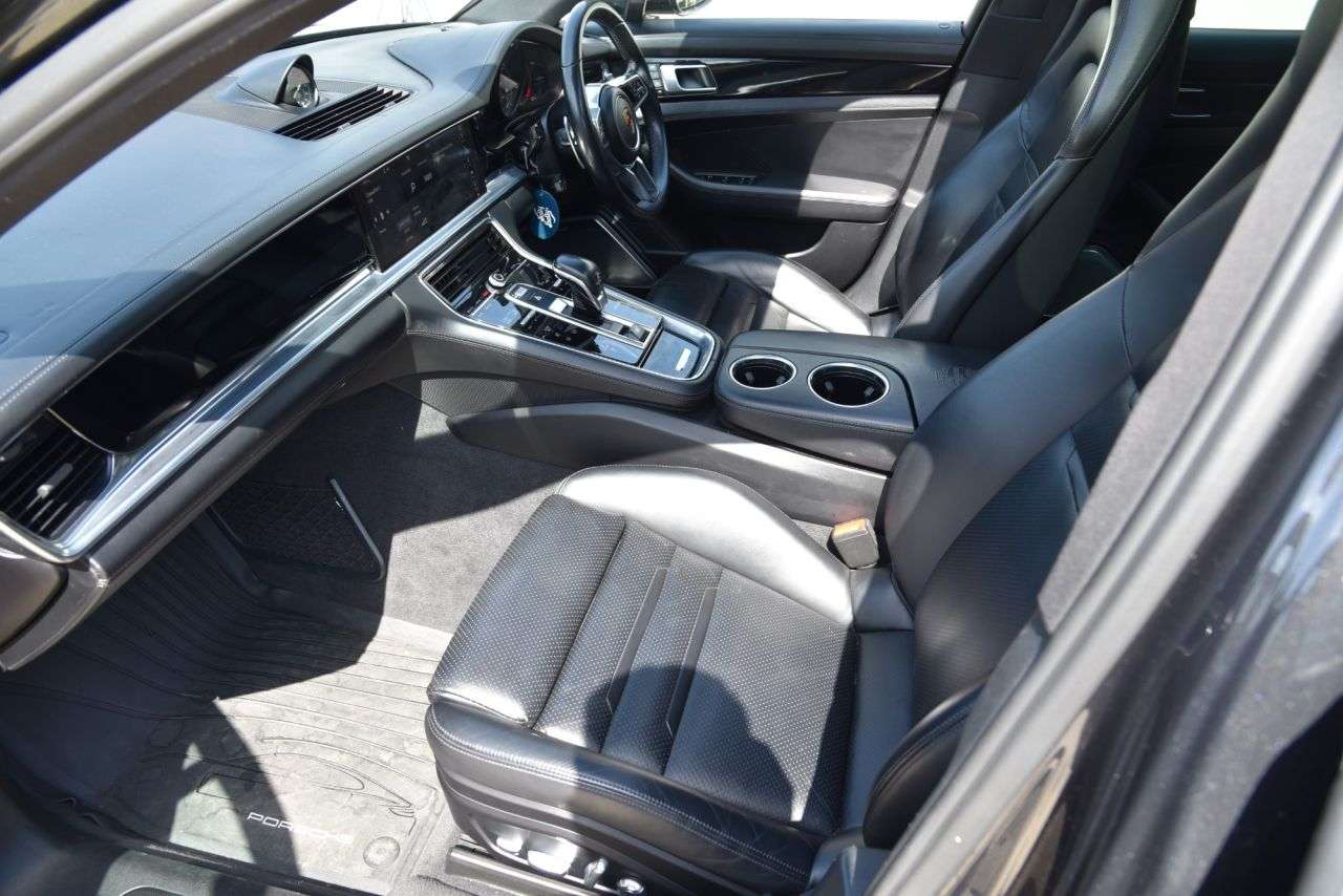 2017 PORSCHE PANAMERA 2017 PORSCHE PANAMERA