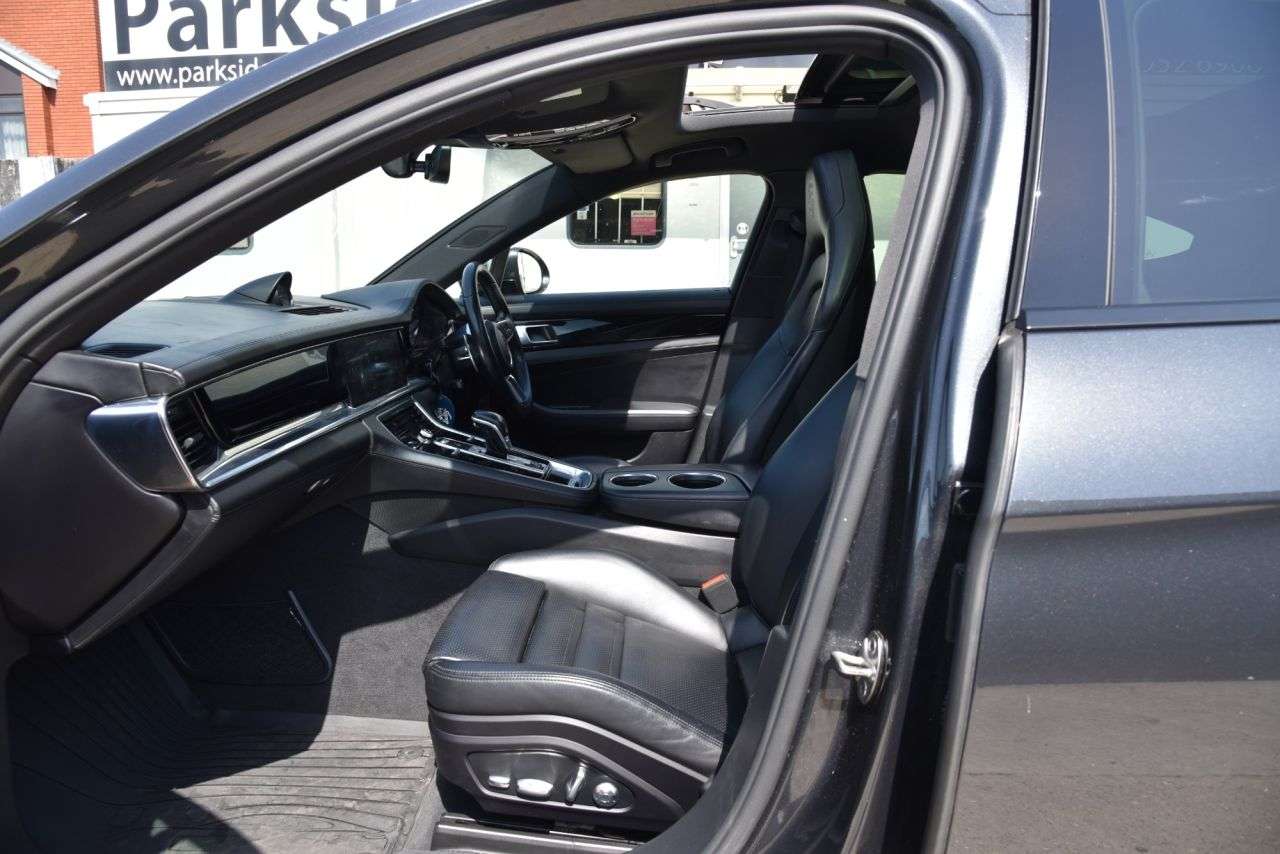 2017 PORSCHE PANAMERA 2017 PORSCHE PANAMERA