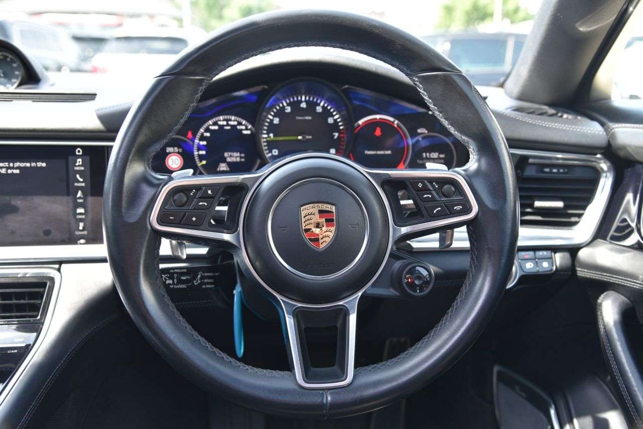 2017 PORSCHE PANAMERA 2017 PORSCHE PANAMERA