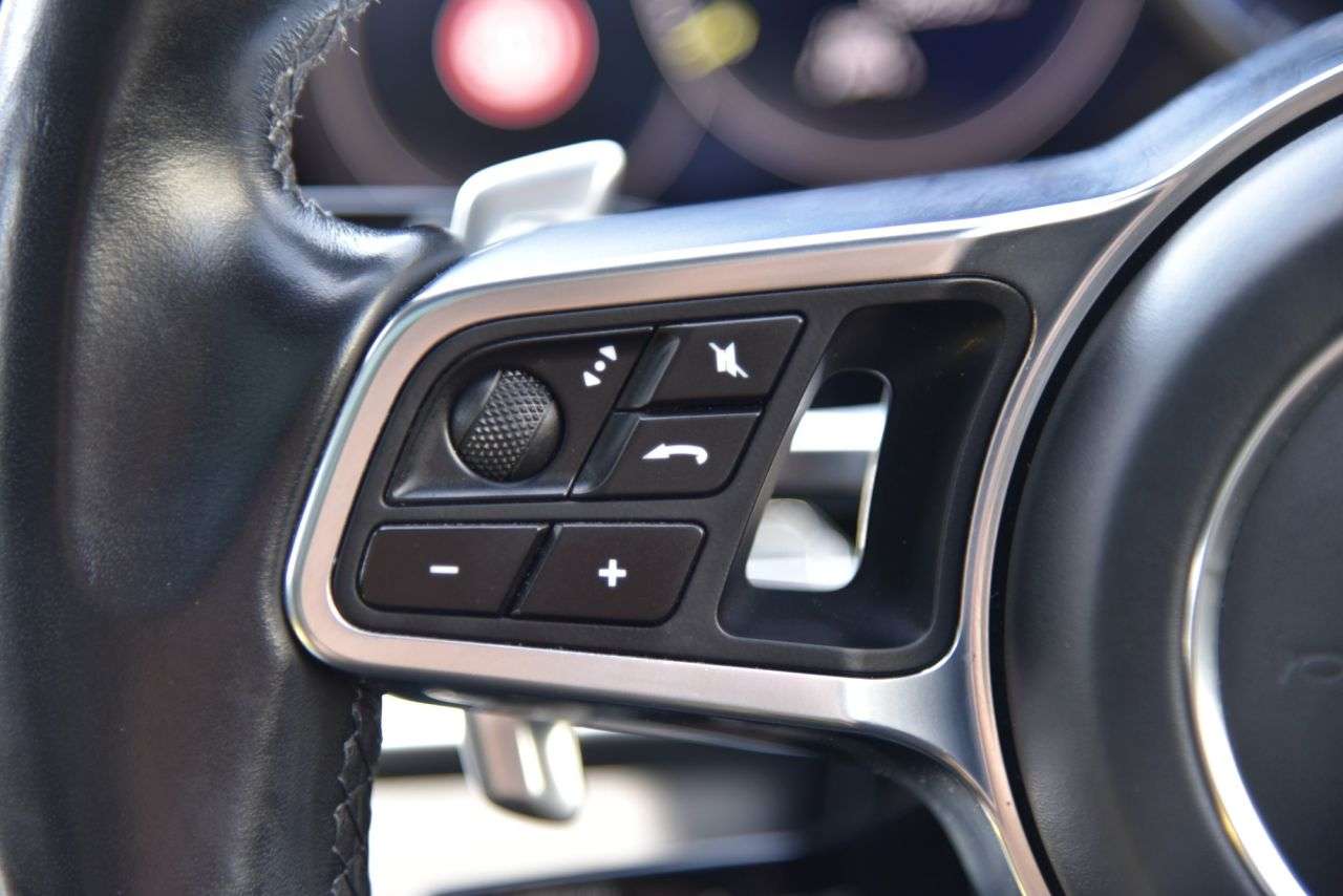 2017 PORSCHE PANAMERA 2017 PORSCHE PANAMERA