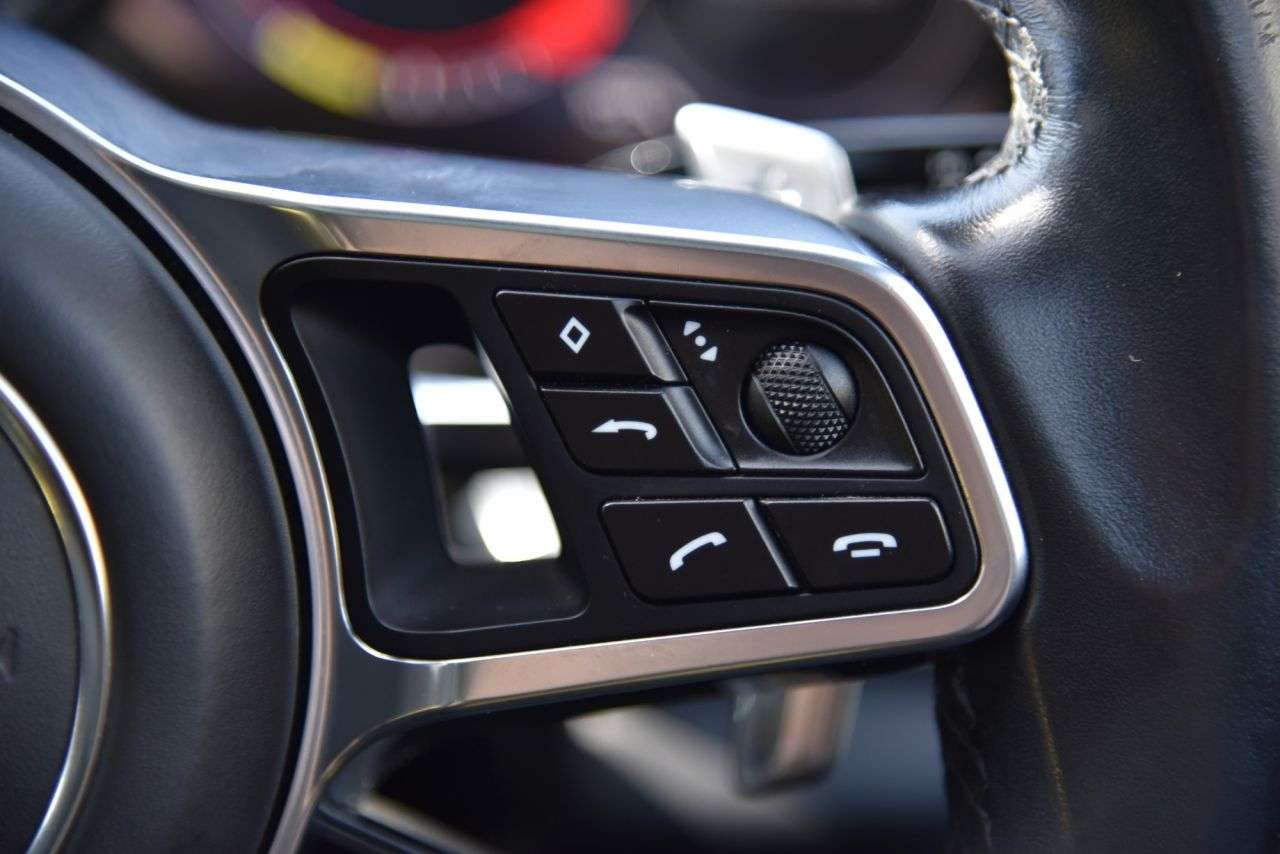 2017 PORSCHE PANAMERA 2017 PORSCHE PANAMERA