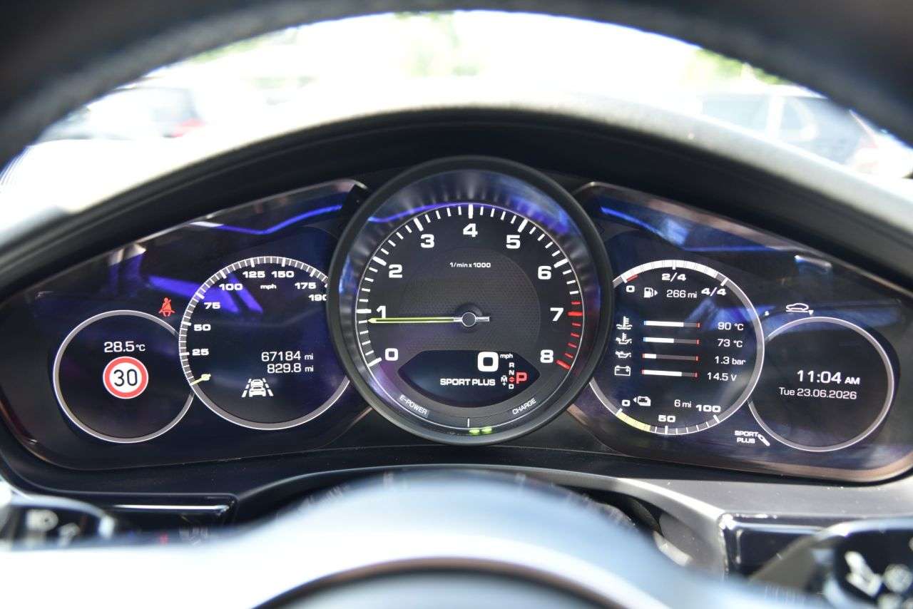 2017 PORSCHE PANAMERA 2017 PORSCHE PANAMERA
