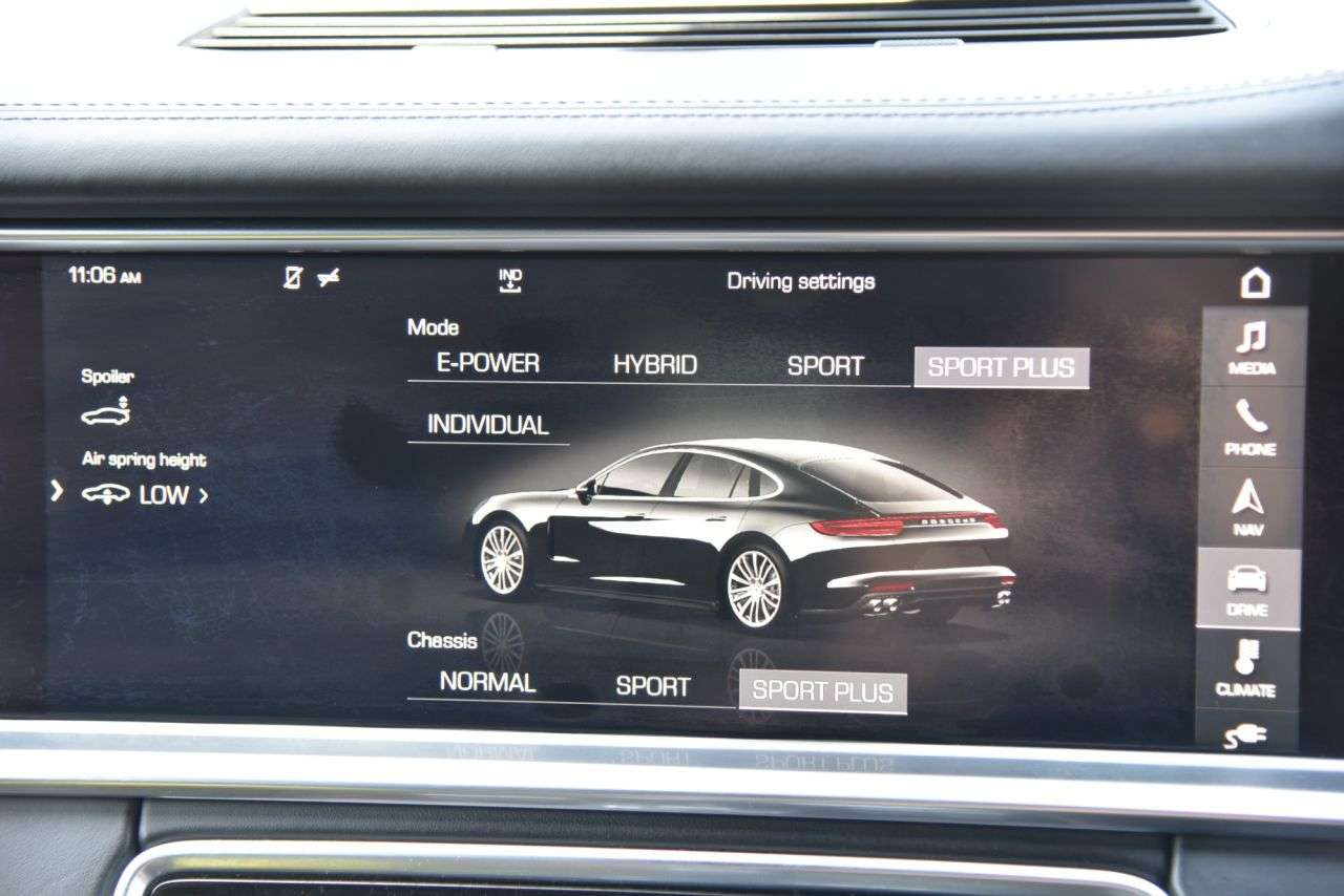 2017 PORSCHE PANAMERA 2017 PORSCHE PANAMERA