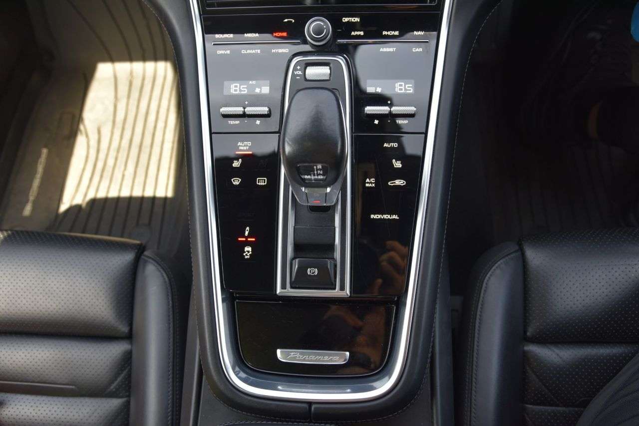 2017 PORSCHE PANAMERA 2017 PORSCHE PANAMERA