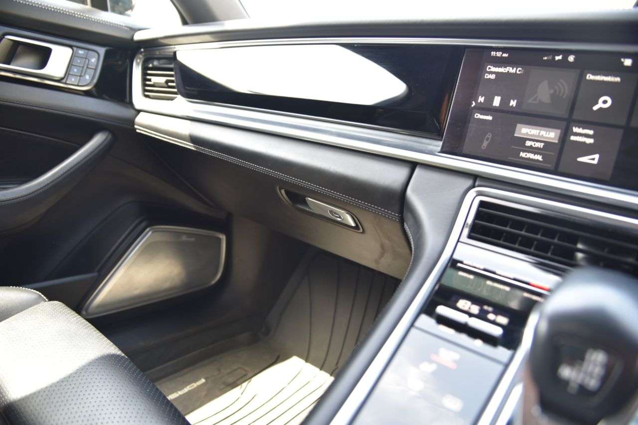 2017 PORSCHE PANAMERA 2017 PORSCHE PANAMERA