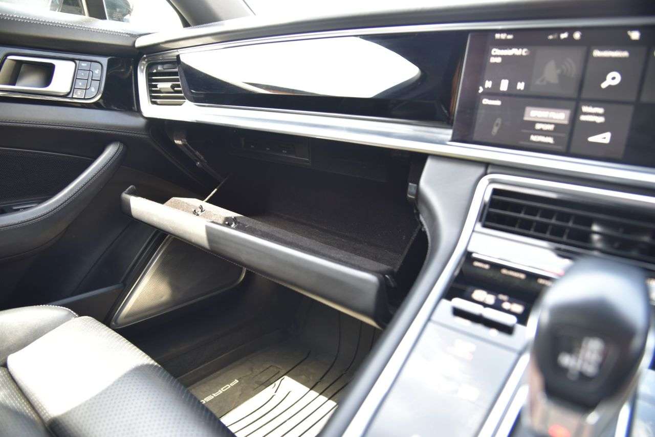 2017 PORSCHE PANAMERA 2017 PORSCHE PANAMERA