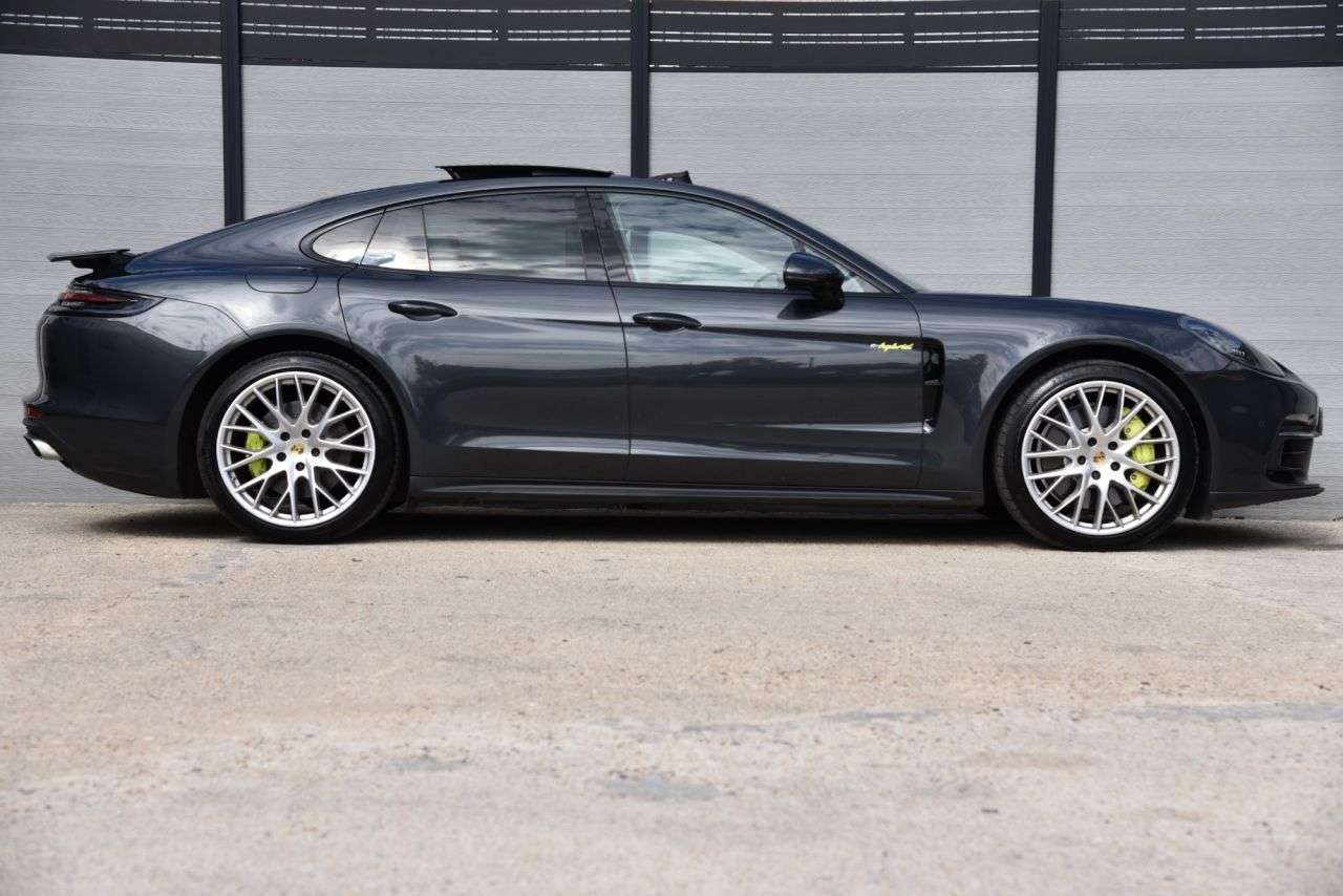2017 PORSCHE PANAMERA 2017 PORSCHE PANAMERA