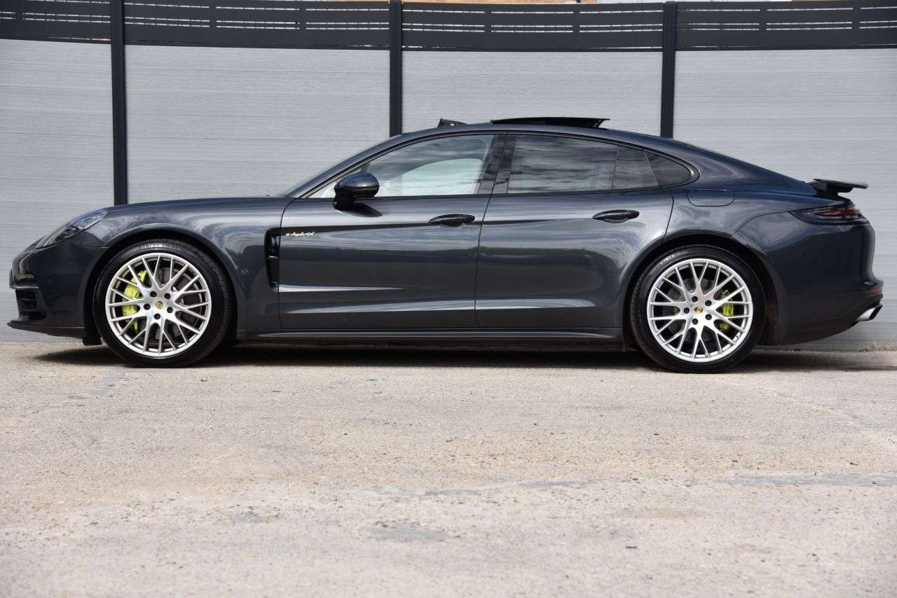 2017 PORSCHE PANAMERA 2017 PORSCHE PANAMERA