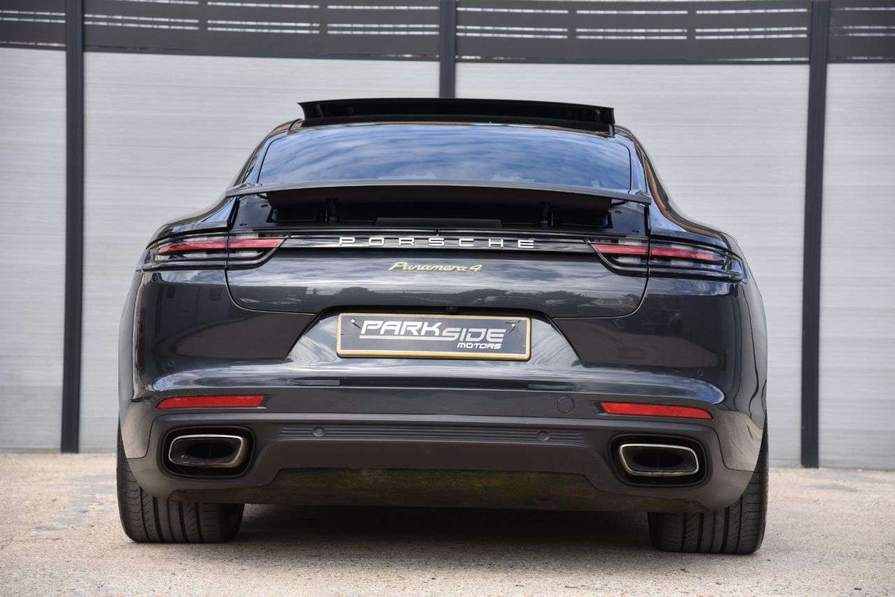 2017 PORSCHE PANAMERA 2017 PORSCHE PANAMERA