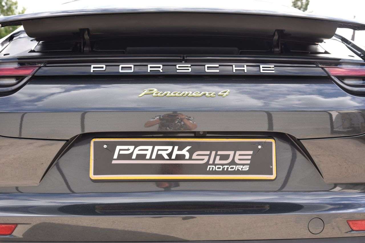 2017 PORSCHE PANAMERA 2017 PORSCHE PANAMERA