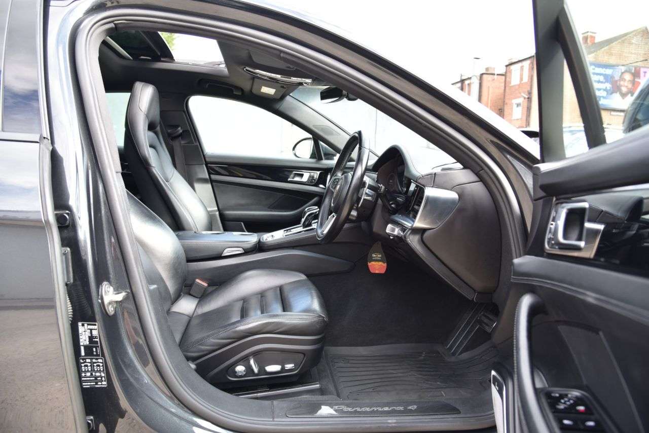 2017 PORSCHE PANAMERA 2017 PORSCHE PANAMERA