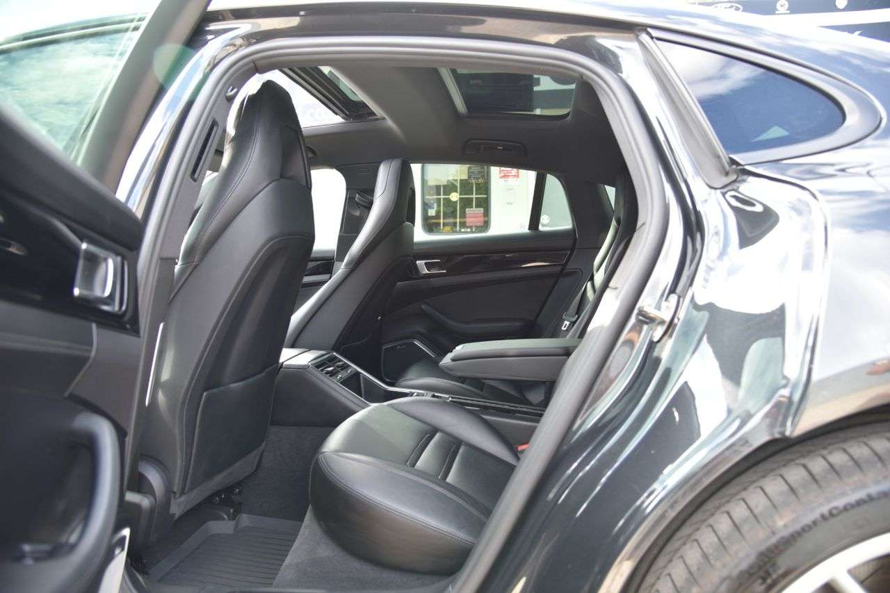 2017 PORSCHE PANAMERA 2017 PORSCHE PANAMERA