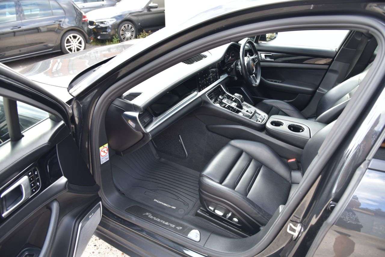 2017 PORSCHE PANAMERA 2017 PORSCHE PANAMERA