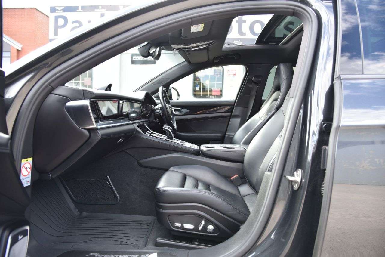 2017 PORSCHE PANAMERA 2017 PORSCHE PANAMERA