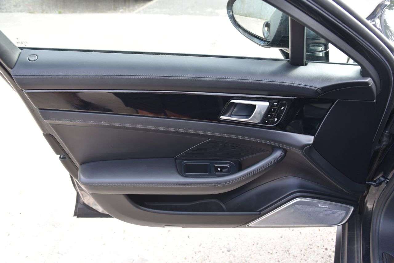 2017 PORSCHE PANAMERA 2017 PORSCHE PANAMERA