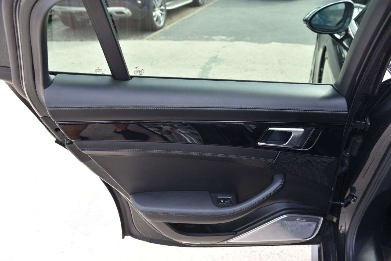 2017 PORSCHE PANAMERA 2017 PORSCHE PANAMERA