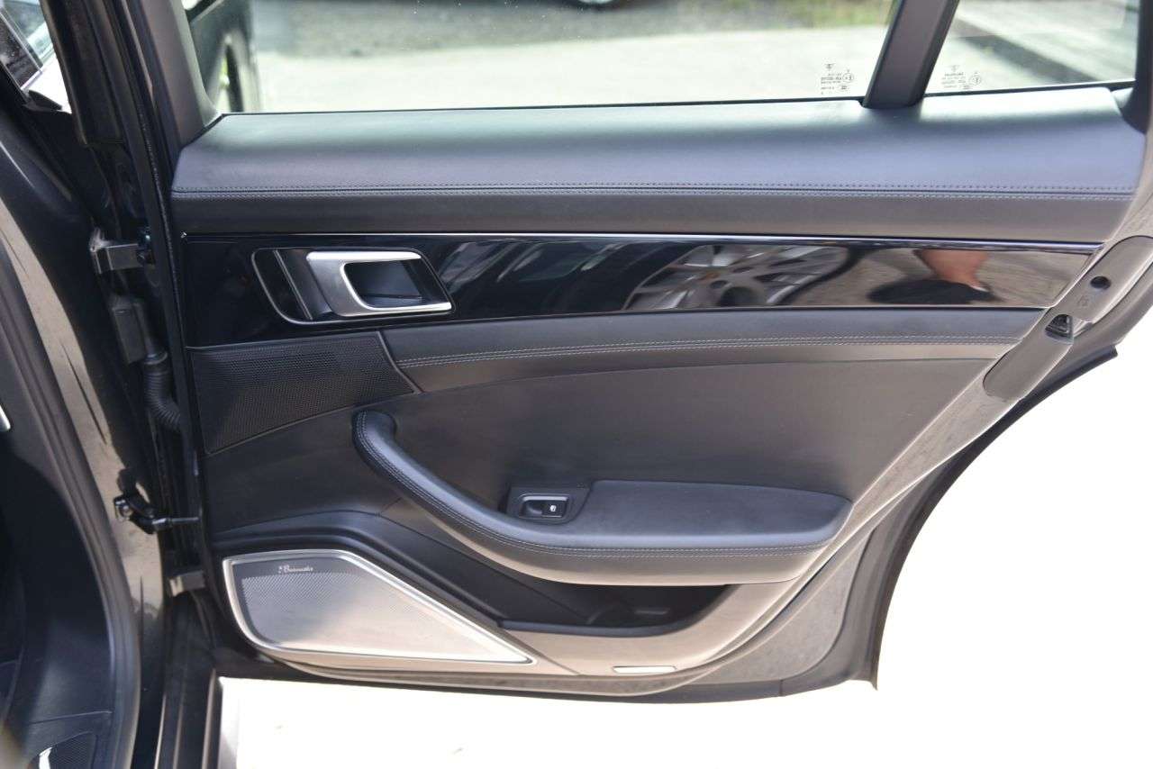 2017 PORSCHE PANAMERA 2017 PORSCHE PANAMERA