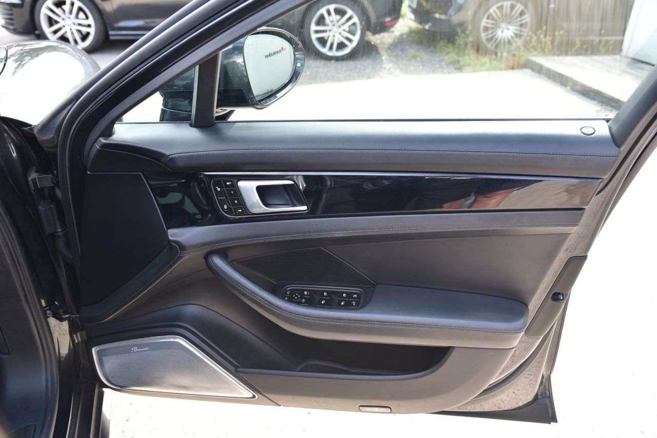 2017 PORSCHE PANAMERA 2017 PORSCHE PANAMERA