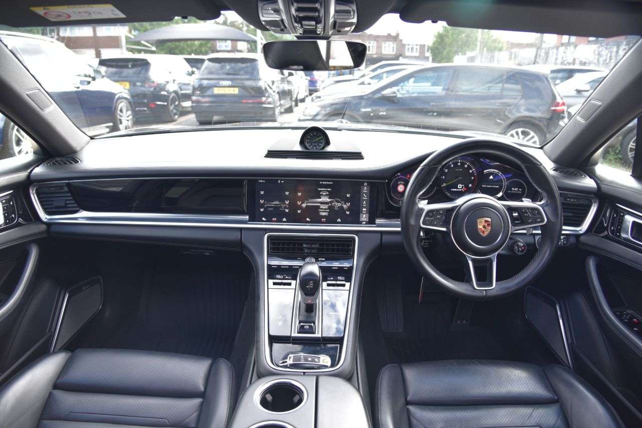 2017 PORSCHE PANAMERA 2017 PORSCHE PANAMERA