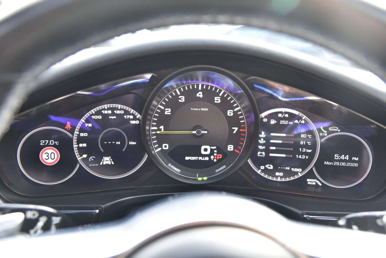 2017 PORSCHE PANAMERA 2017 PORSCHE PANAMERA